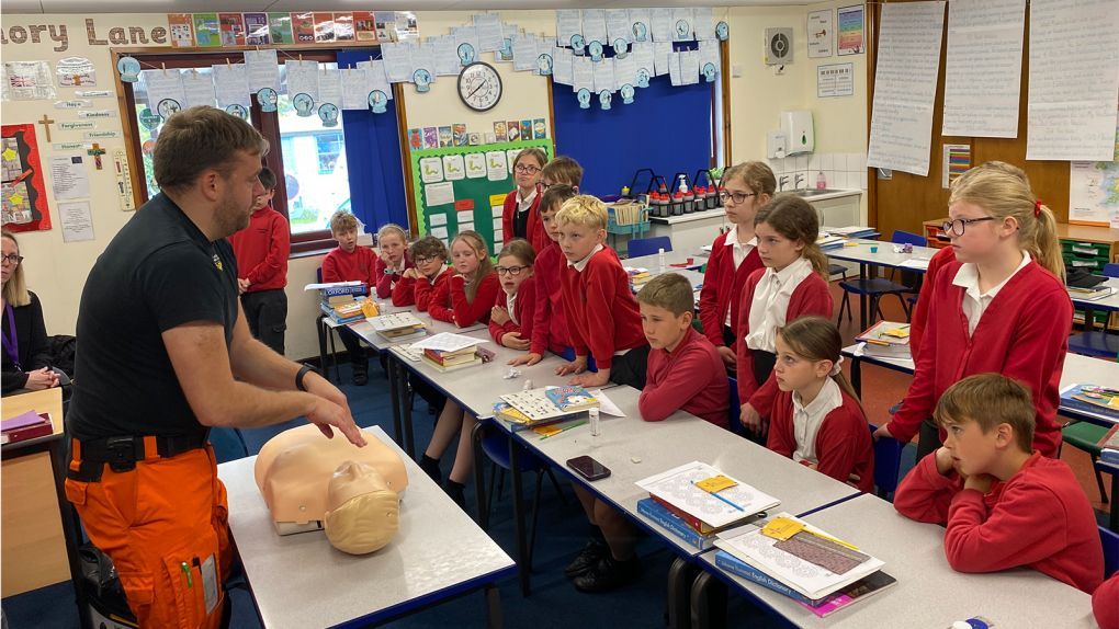 CCP Dave teaches children CPR