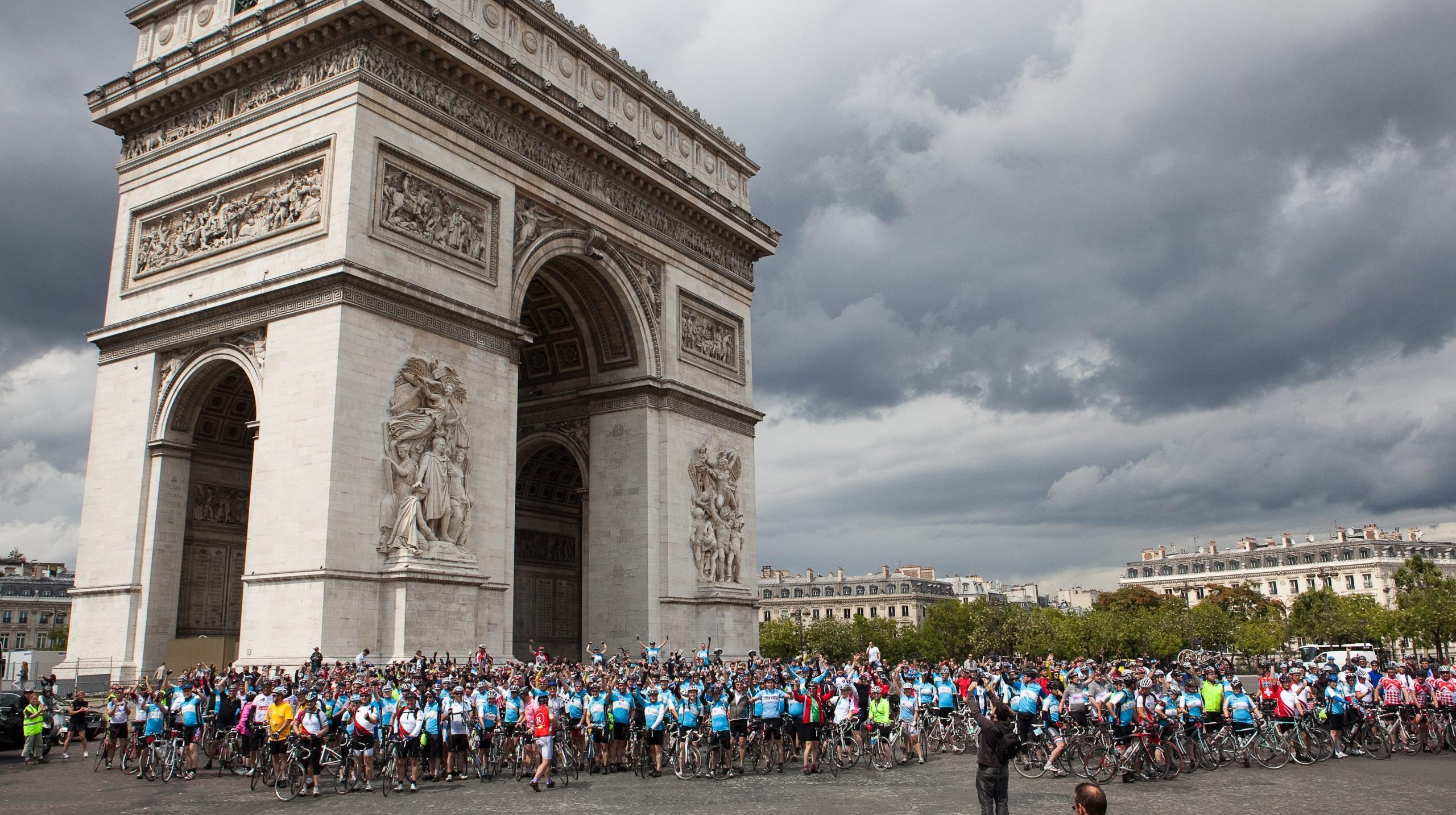 Cycle Group at Arc de Triomphe